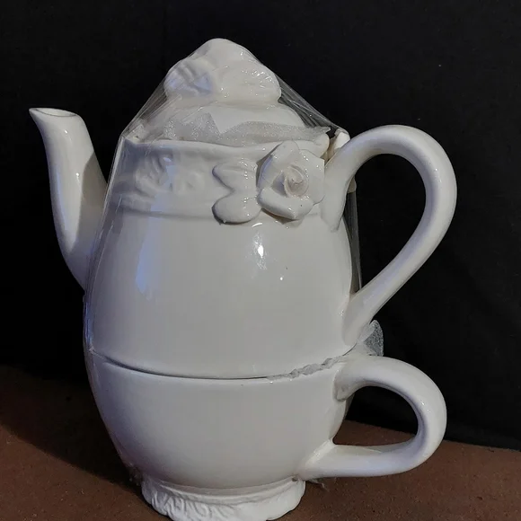 Vintage Teapot Cup Set Stacked White Porcelain with Relief Molded White Flowers - Picture 2 of 15